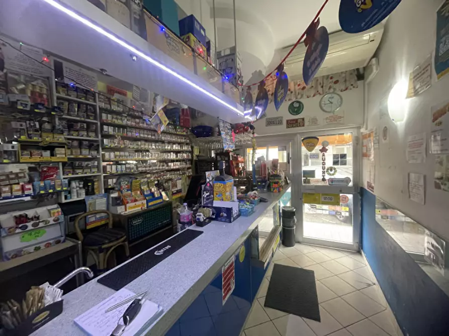 Immagine 3 di Attività commerciale in vendita  a Senigallia