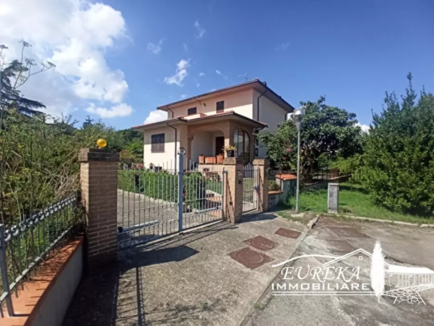 Immagine 2 di Villa in vendita  in Via Roma a Castiglione Del Lago