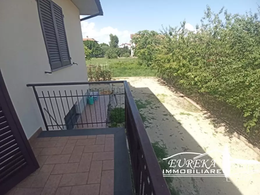 Immagine 8 di Villa in vendita  in Via Roma a Castiglione Del Lago