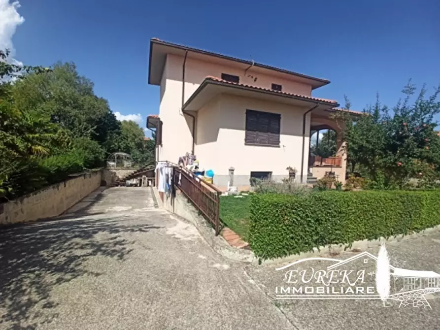 Immagine 19 di Villa in vendita  in Via Roma a Castiglione Del Lago