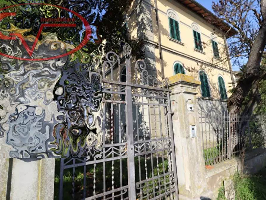 Immagine 1 di Villa in vendita  in via vespucci a Montevarchi