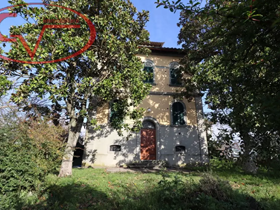 Immagine 1 di Villa in vendita  in via vespucci a Montevarchi