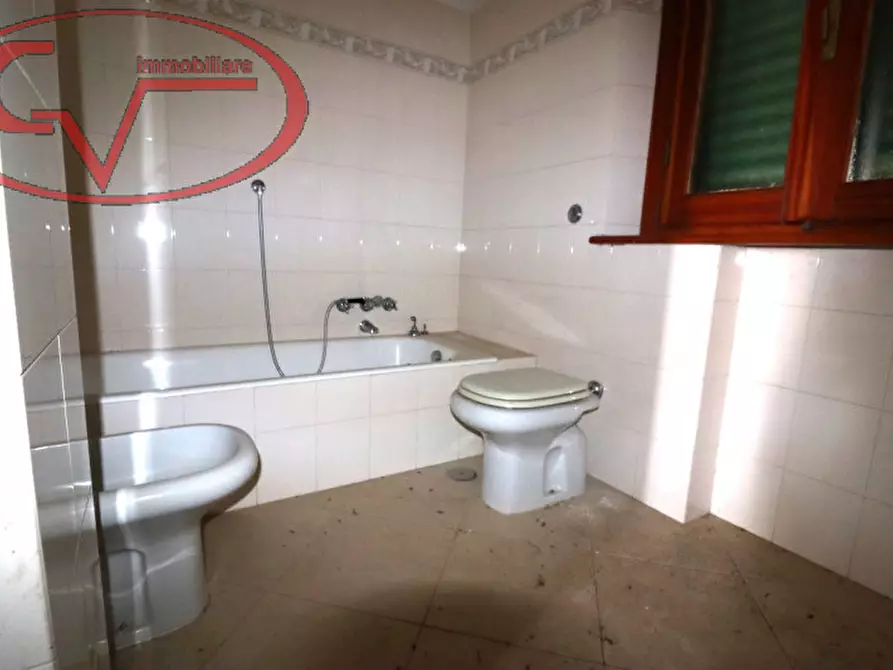 Immagine 31 di Villa in vendita  in via vespucci a Montevarchi