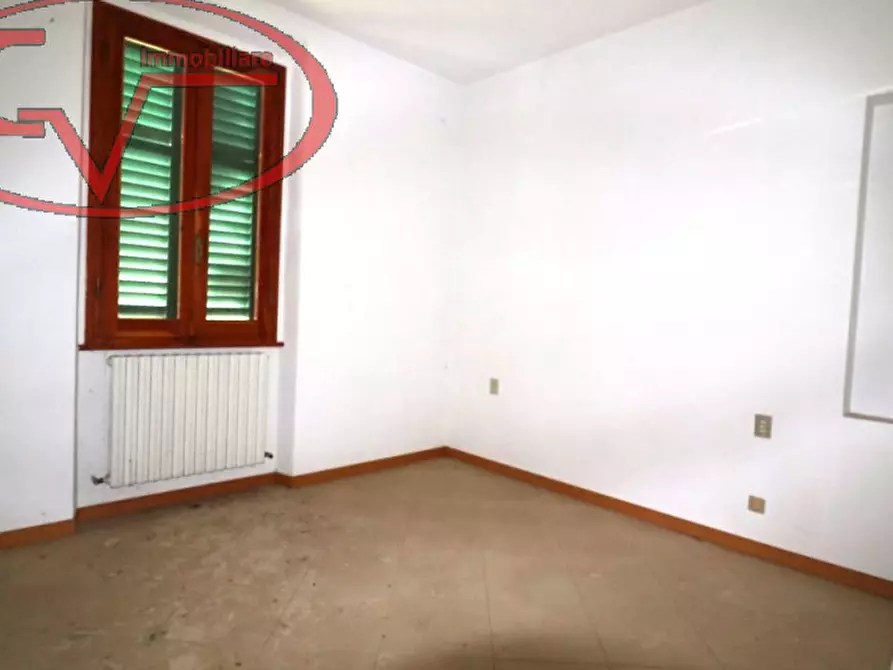 Immagine 34 di Villa in vendita  in via vespucci a Montevarchi