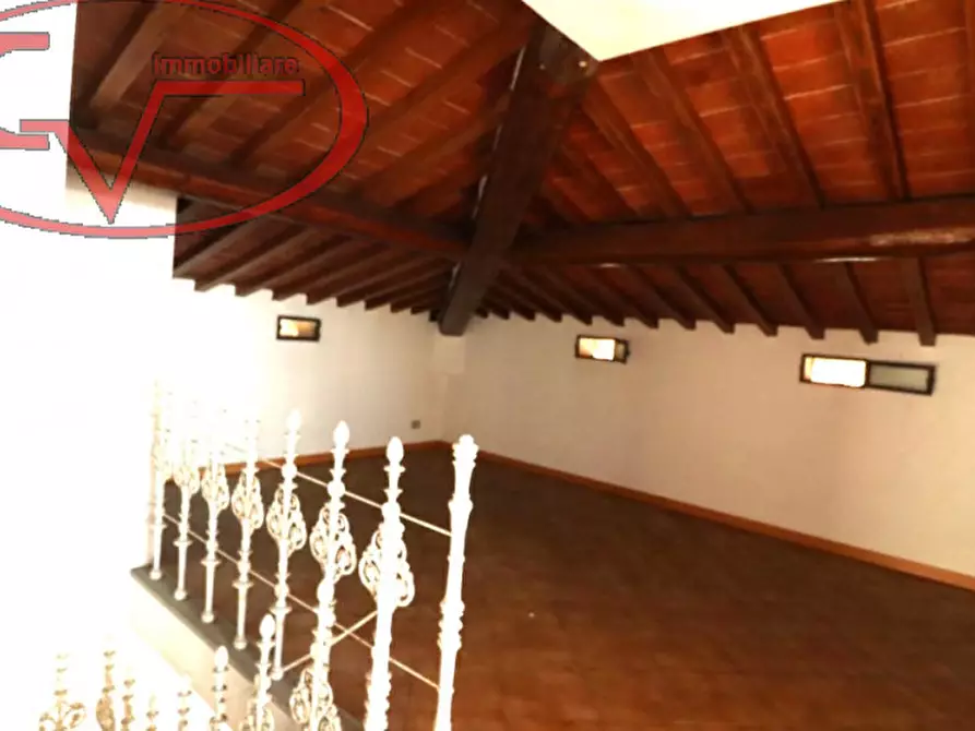 Immagine 38 di Villa in vendita  in via vespucci a Montevarchi