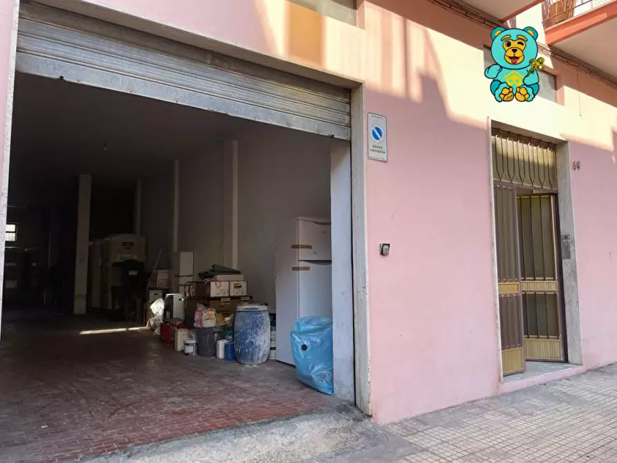 Immagine 1 di Garage in vendita  a Lecce