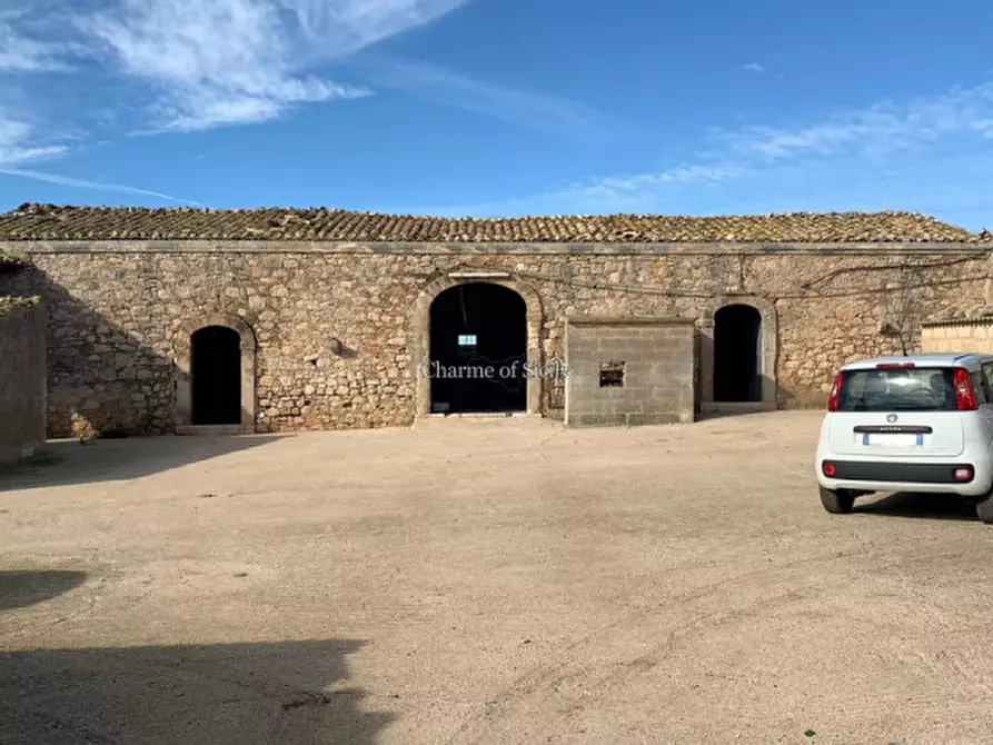 Immagine 41 di Rustico / casale in vendita  in Contrada Mangiapane a Comiso