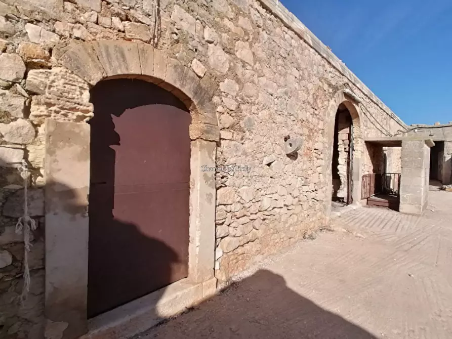 Immagine 45 di Rustico / casale in vendita  in Contrada Mangiapane a Comiso