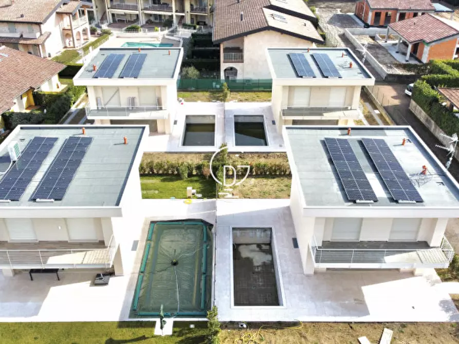 Immagine 1 di Villa in vendita  in Via Pieve Vecchia a Manerba Del Garda