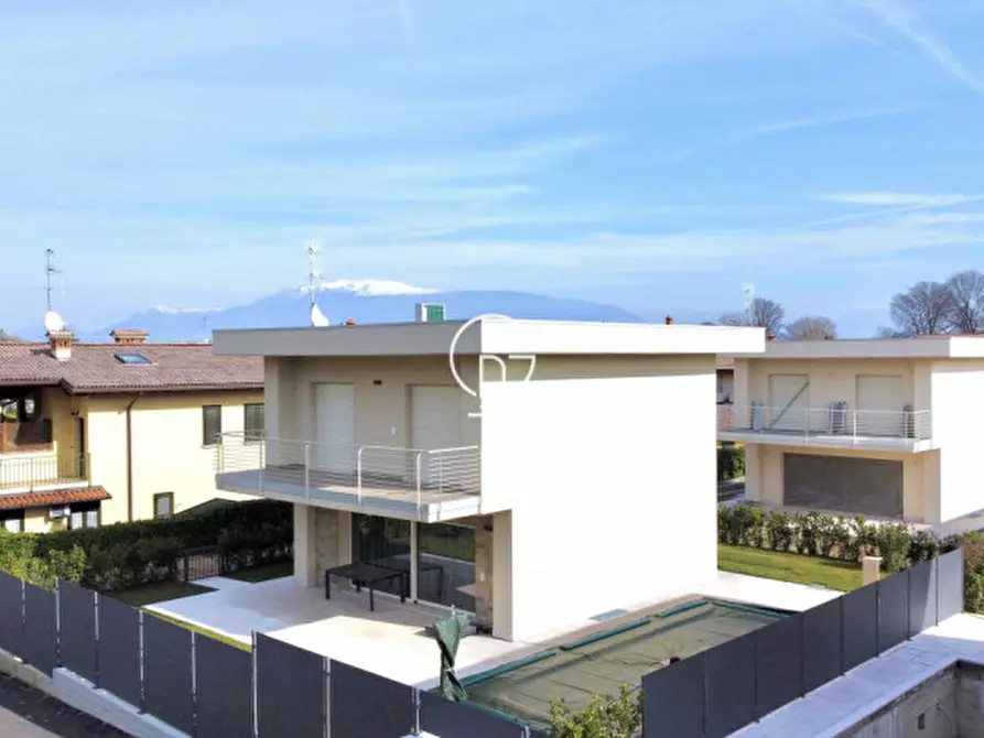 Immagine 3 di Villa in vendita  in Via Pieve Vecchia a Manerba Del Garda