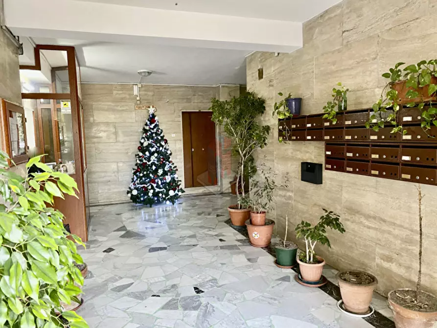 Immagine 3 di Appartamento in vendita  in CORSO SECONDIGLIANO - VIA DEL CASSANO a Napoli