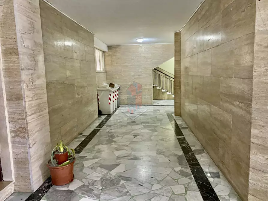 Immagine 4 di Appartamento in vendita  in CORSO SECONDIGLIANO - VIA DEL CASSANO a Napoli