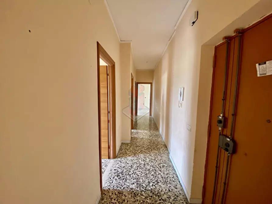 Immagine 8 di Appartamento in vendita  in CORSO SECONDIGLIANO - VIA DEL CASSANO a Napoli