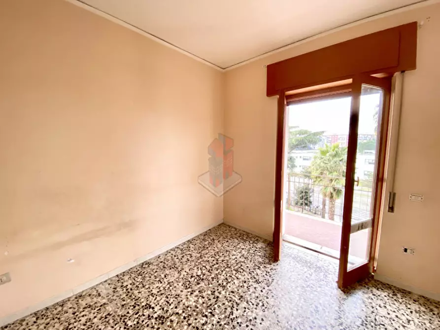 Immagine 14 di Appartamento in vendita  in CORSO SECONDIGLIANO - VIA DEL CASSANO a Napoli