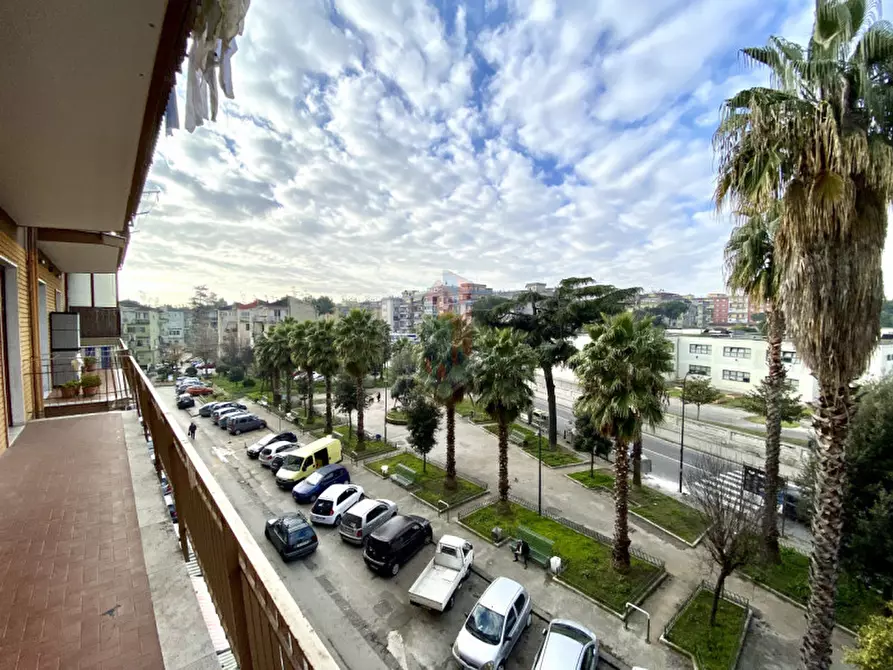 Immagine 19 di Appartamento in vendita  in CORSO SECONDIGLIANO - VIA DEL CASSANO a Napoli