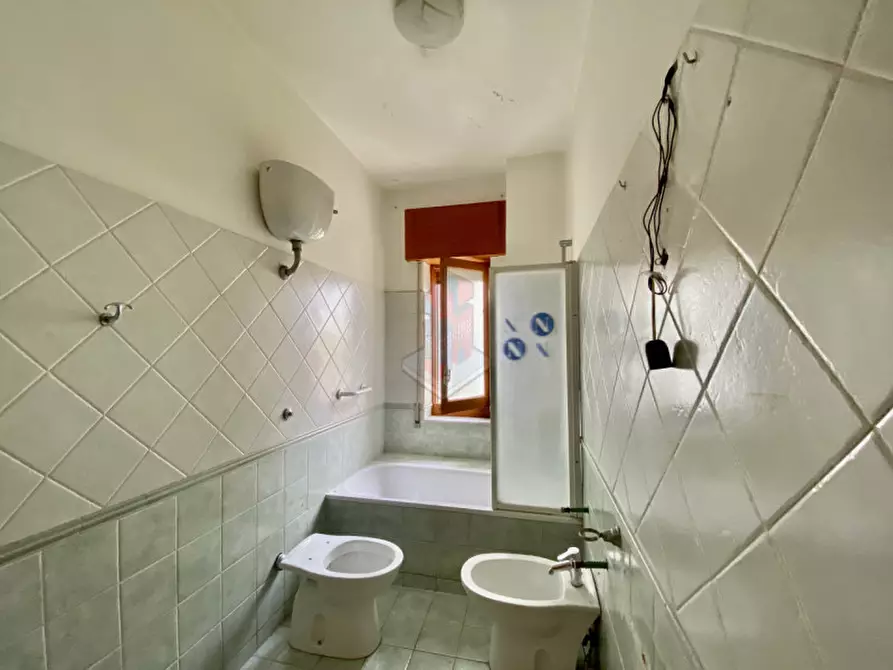 Immagine 25 di Appartamento in vendita  in CORSO SECONDIGLIANO - VIA DEL CASSANO a Napoli