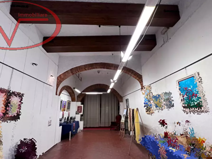 Immagine 2 di Negozio in vendita  in via roma a Montevarchi