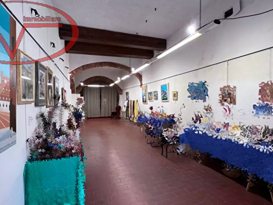 Immagine 3 di Negozio in vendita  in via roma a Montevarchi