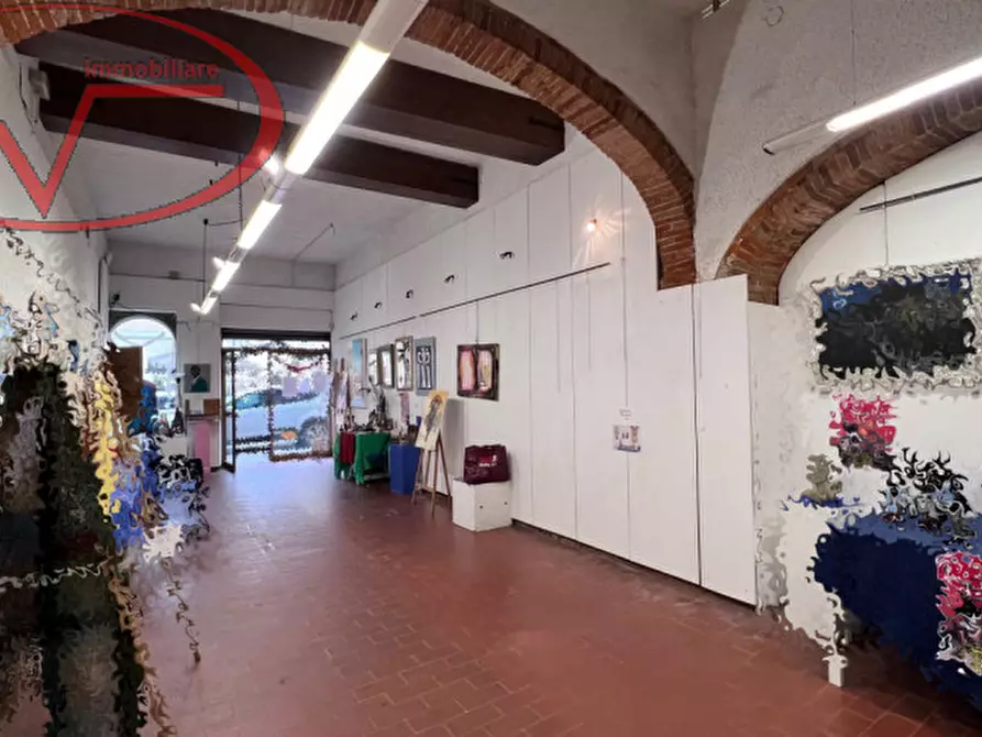 Immagine 7 di Negozio in vendita  in via roma a Montevarchi