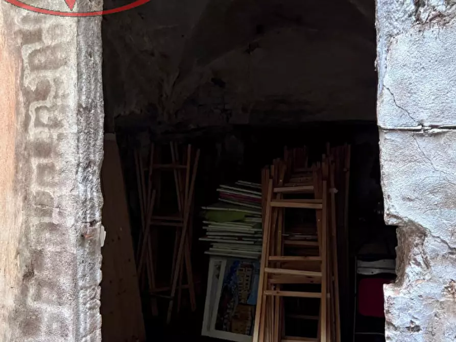 Immagine 10 di Negozio in vendita  in via roma a Montevarchi