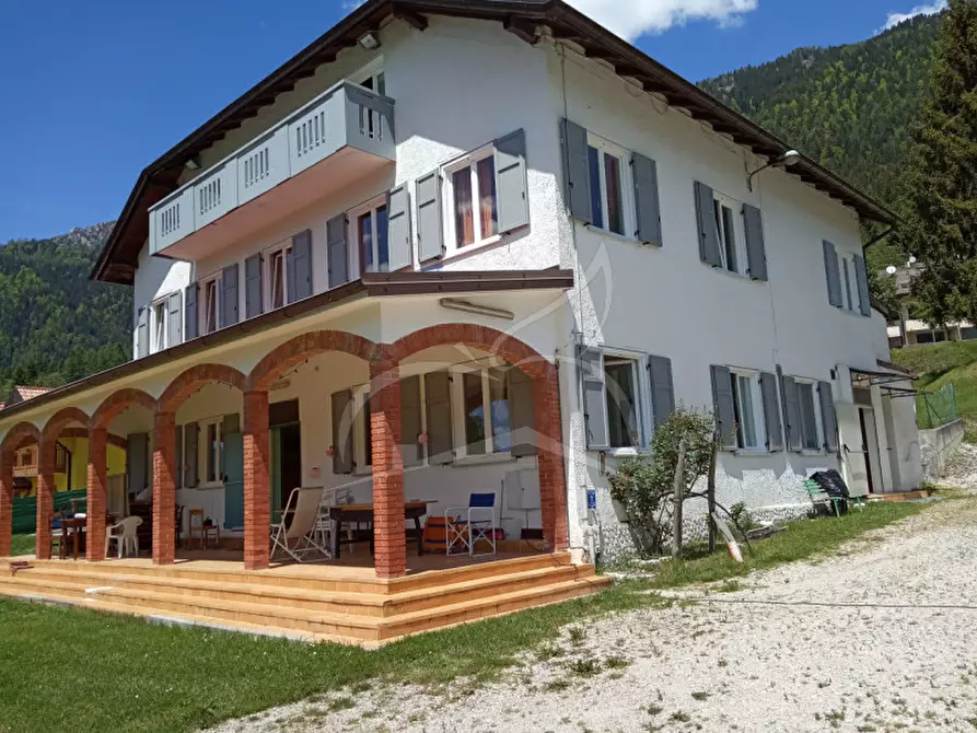 Immagine 2 di Hotel in vendita  a Bieno