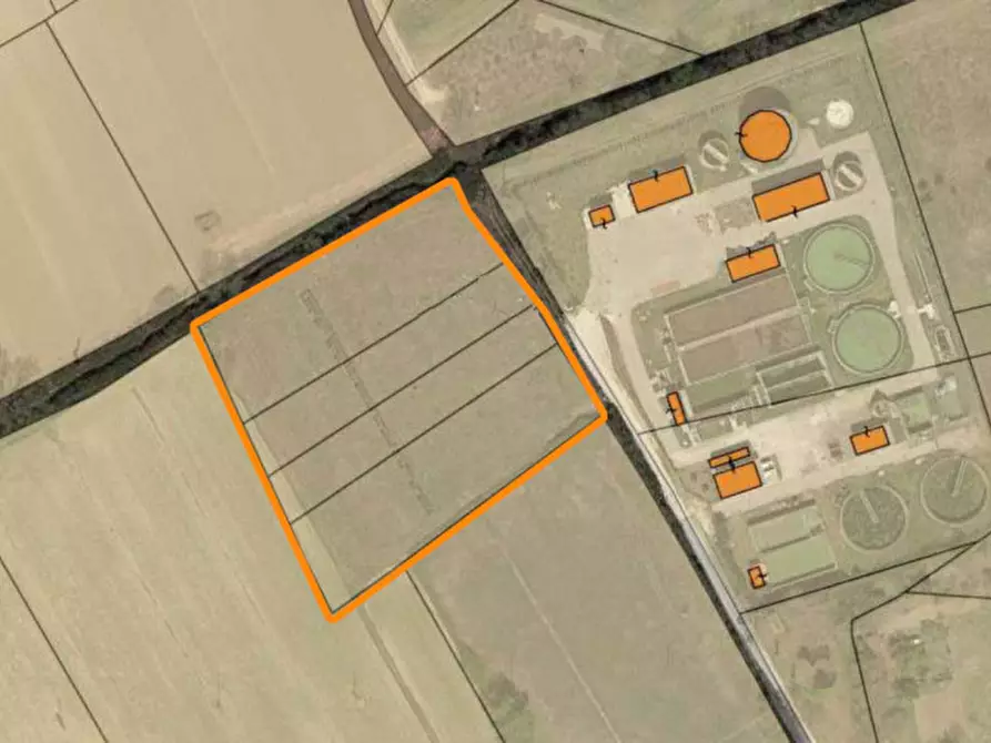 Immagine 5 di Terreno in vendita  in Via Roma a Castiglione Del Lago