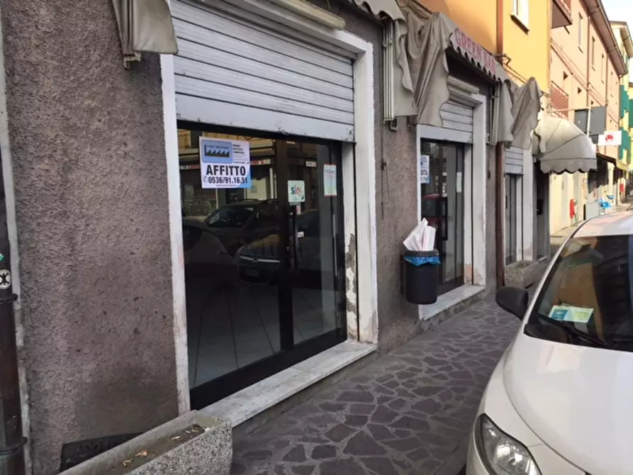 Immagine 3 di Negozio in vendita  in Via Radici a Casalgrande