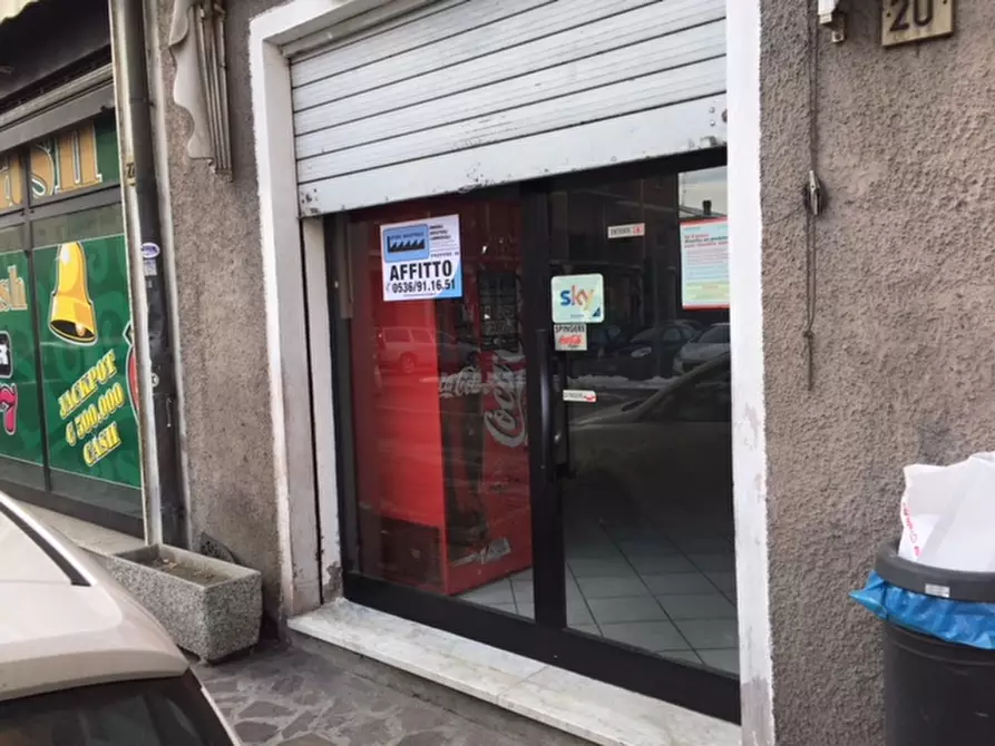 Immagine 5 di Negozio in vendita  in Via Radici a Casalgrande
