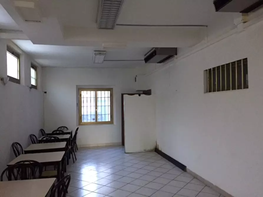 Immagine 8 di Negozio in vendita  in Via Radici a Casalgrande
