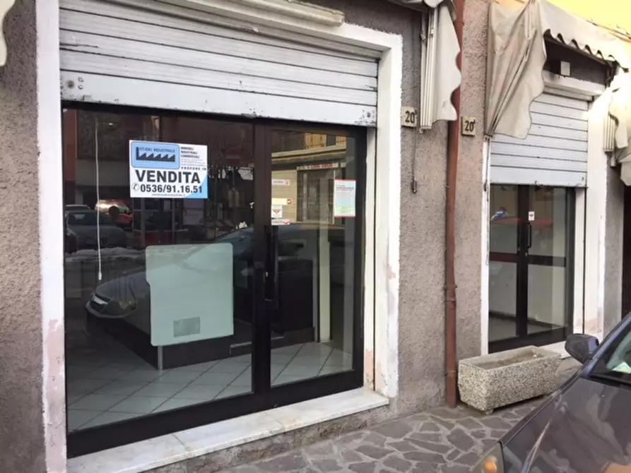 Immagine 4 di Negozio in affitto  in Via Radici a Casalgrande