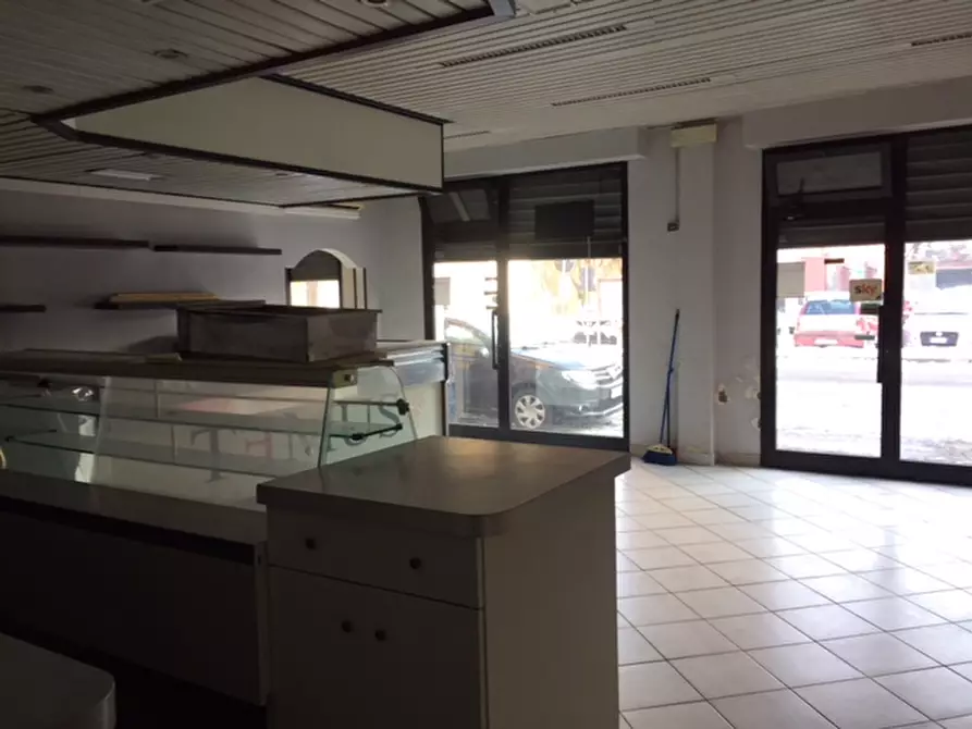 Immagine 7 di Negozio in affitto  in Via Radici a Casalgrande
