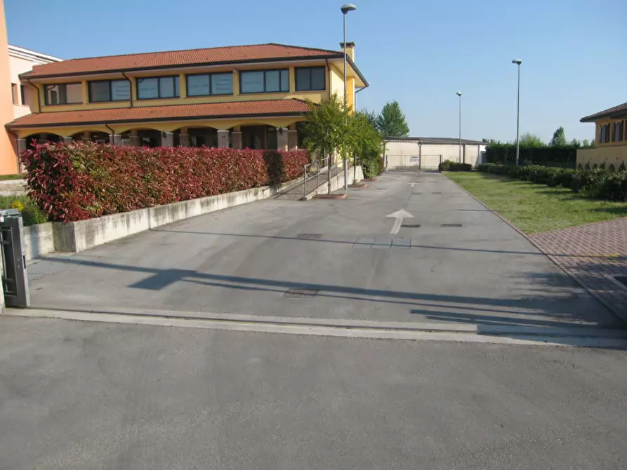 Immagine 11 di Negozio in vendita  in via Euganea n° 151/E a Selvazzano Dentro