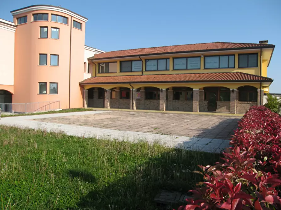 Immagine 1 di Negozio in affitto  in via Euganea n° 151/E a Selvazzano Dentro