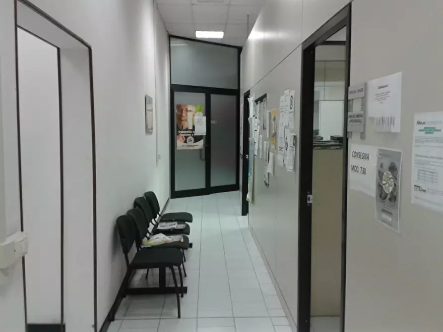 Immagine 2 di Negozio in affitto  in Via Radici a Castellarano