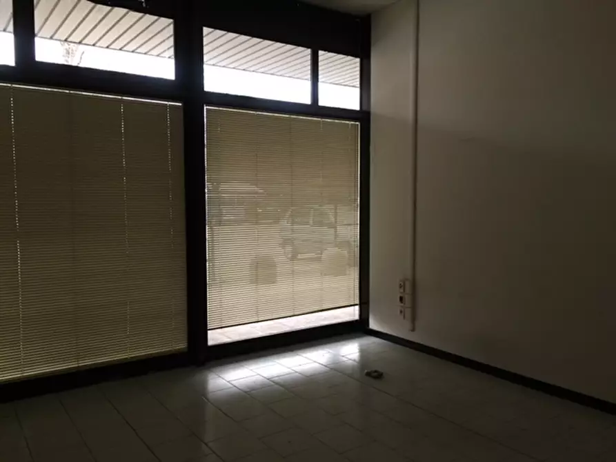 Immagine 10 di Negozio in affitto  in Via Radici a Castellarano