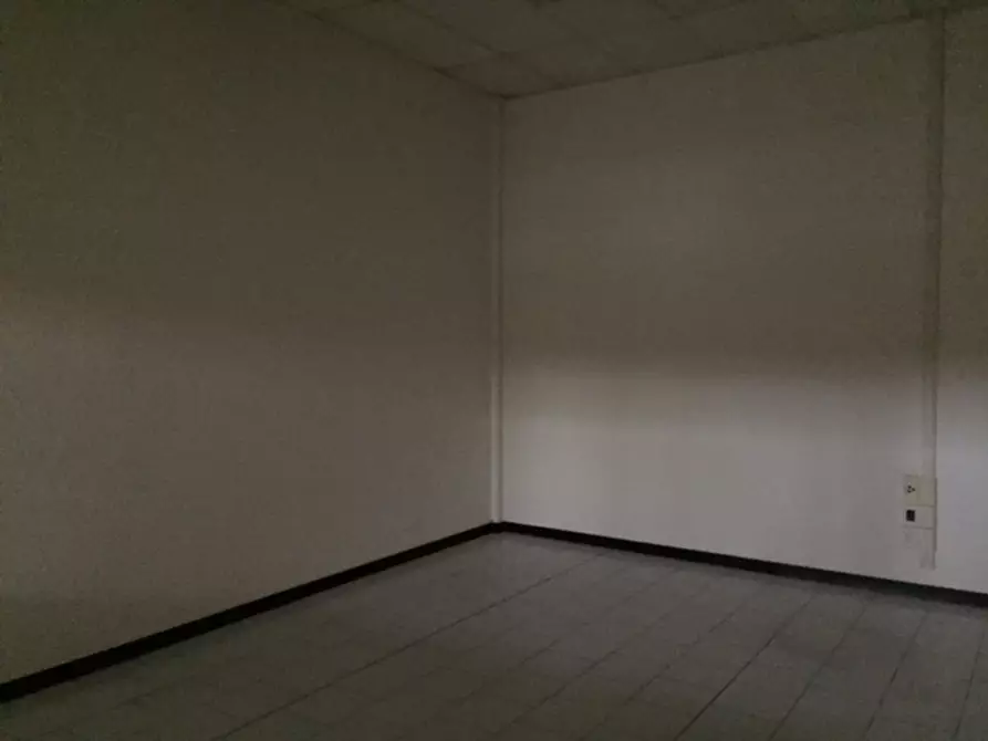 Immagine 11 di Negozio in affitto  in Via Radici a Castellarano