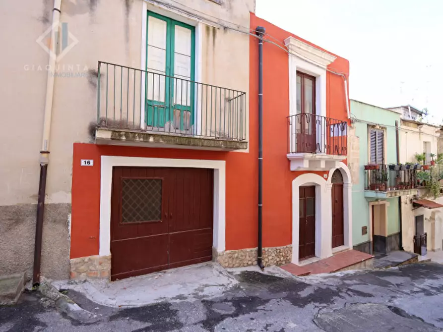 Immagine 1 di Casa indipendente in vendita  in via Vincenzo Dandolo n.06 a Palagonia