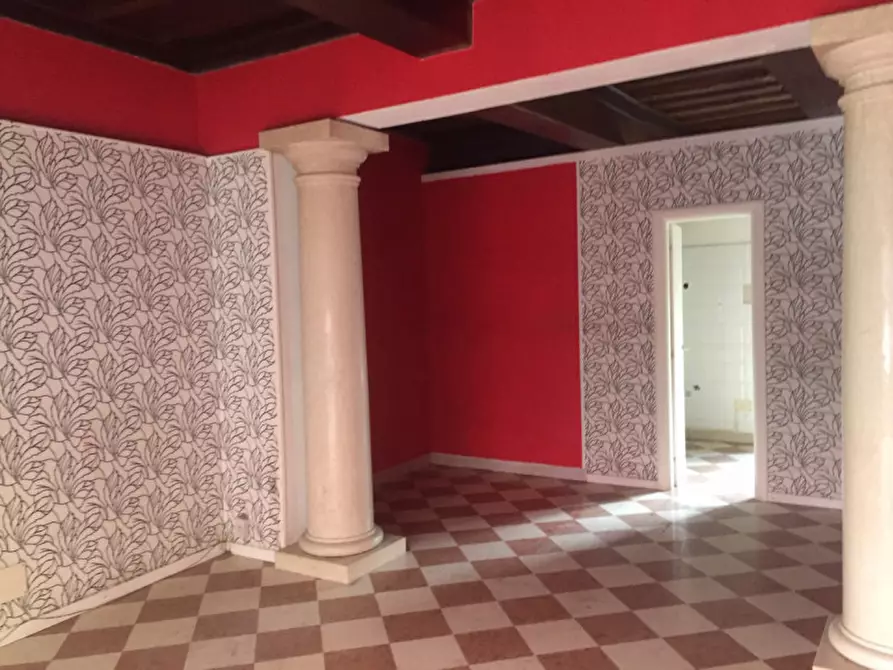 Immagine 2 di Negozio in vendita  in Via Pretorio a Sassuolo