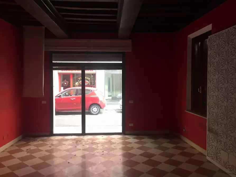 Immagine 5 di Negozio in vendita  in Via Pretorio a Sassuolo