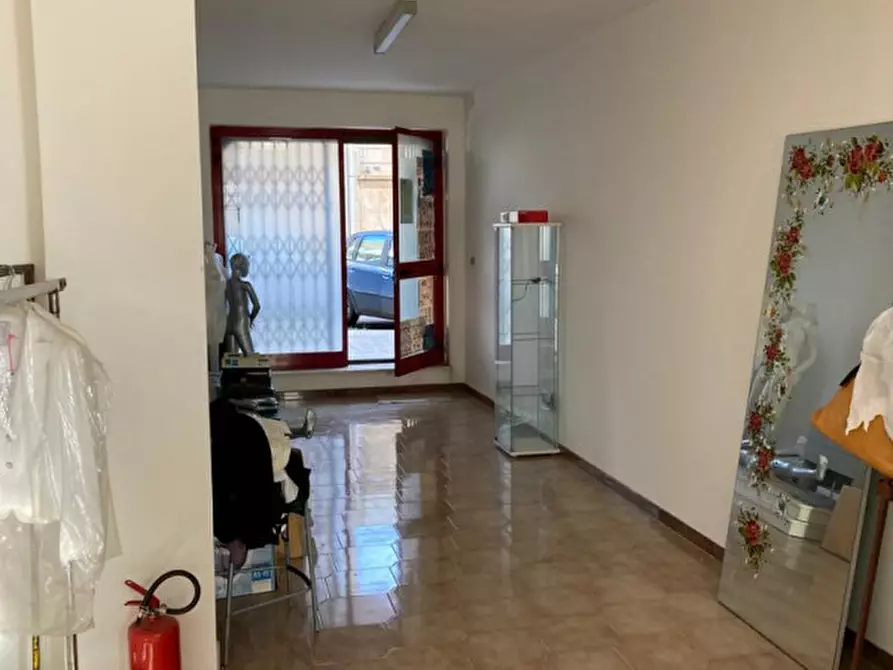 Immagine 2 di Negozio in vendita  in Via Per San Vito a Ceglie Messapico