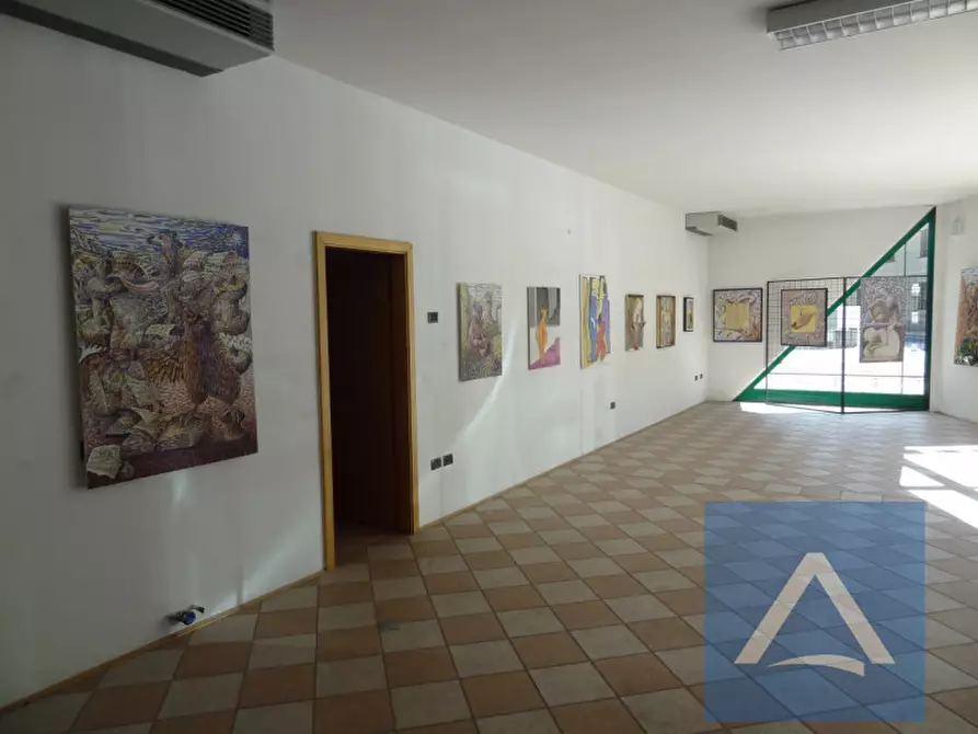 Immagine 5 di Negozio in vendita  in via Romana 27 a Mezzocorona