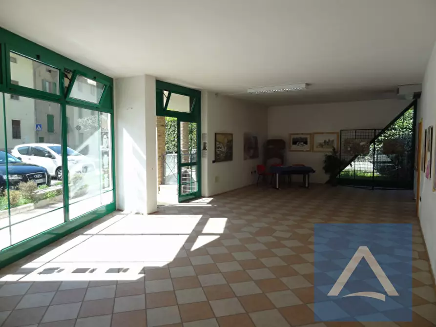 Immagine 6 di Negozio in vendita  in via Romana 27 a Mezzocorona