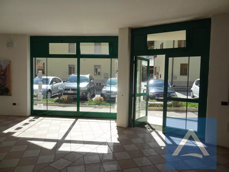 Immagine 7 di Negozio in vendita  in via Romana 27 a Mezzocorona