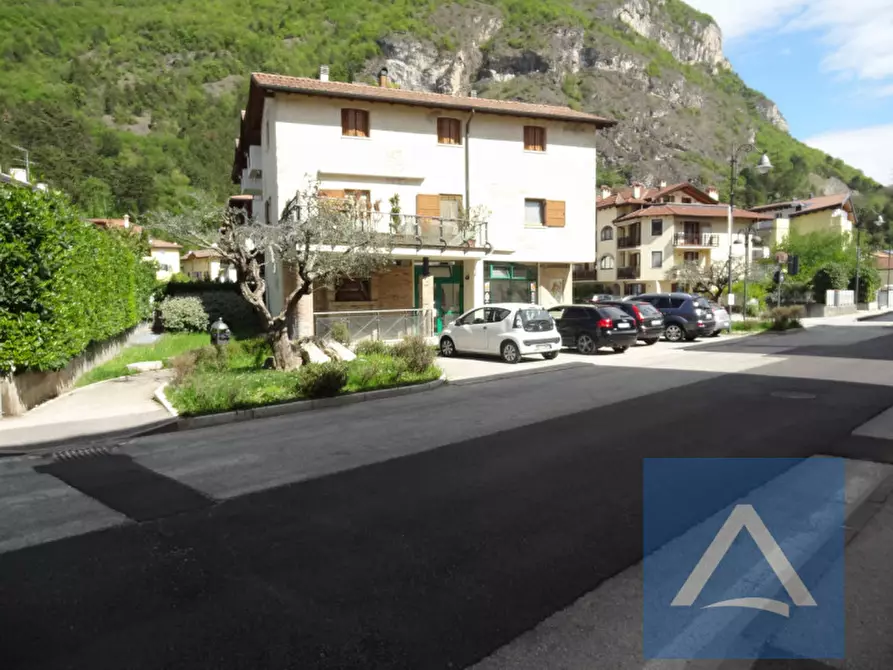 Immagine 16 di Negozio in vendita  in via Romana 27 a Mezzocorona