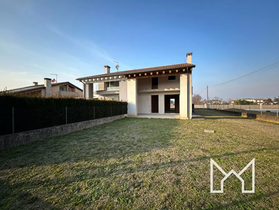 Immagine 1 di Casa bifamiliare in vendita  a Loria