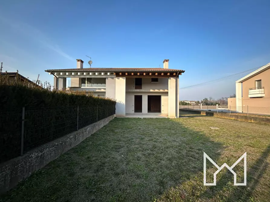 Immagine 2 di Casa bifamiliare in vendita  a Loria