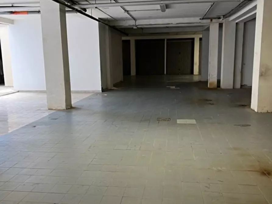 Immagine 2 di Garage in vendita  a Quartu Sant'elena