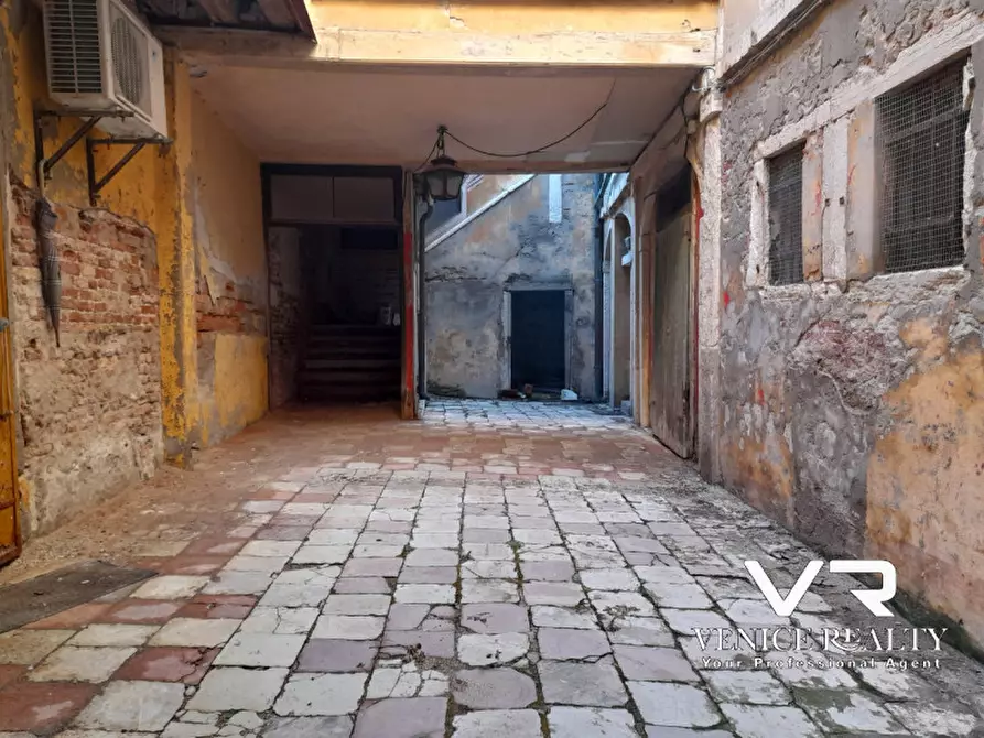 Immagine 2 di Appartamento in vendita  in cannaregio a Venezia