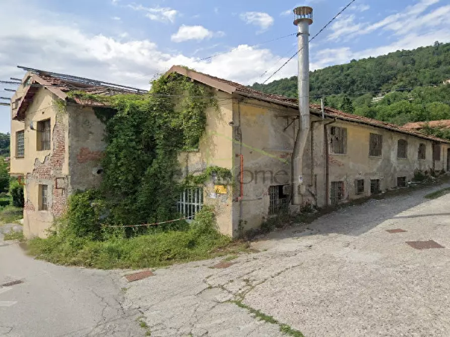 Immagine 1 di Rustico / casale in vendita  a Como