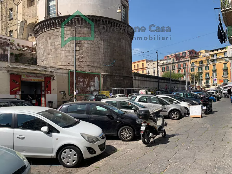 Immagine 1 di Attività commerciale in affitto  in Via C. Rossaroli a Napoli